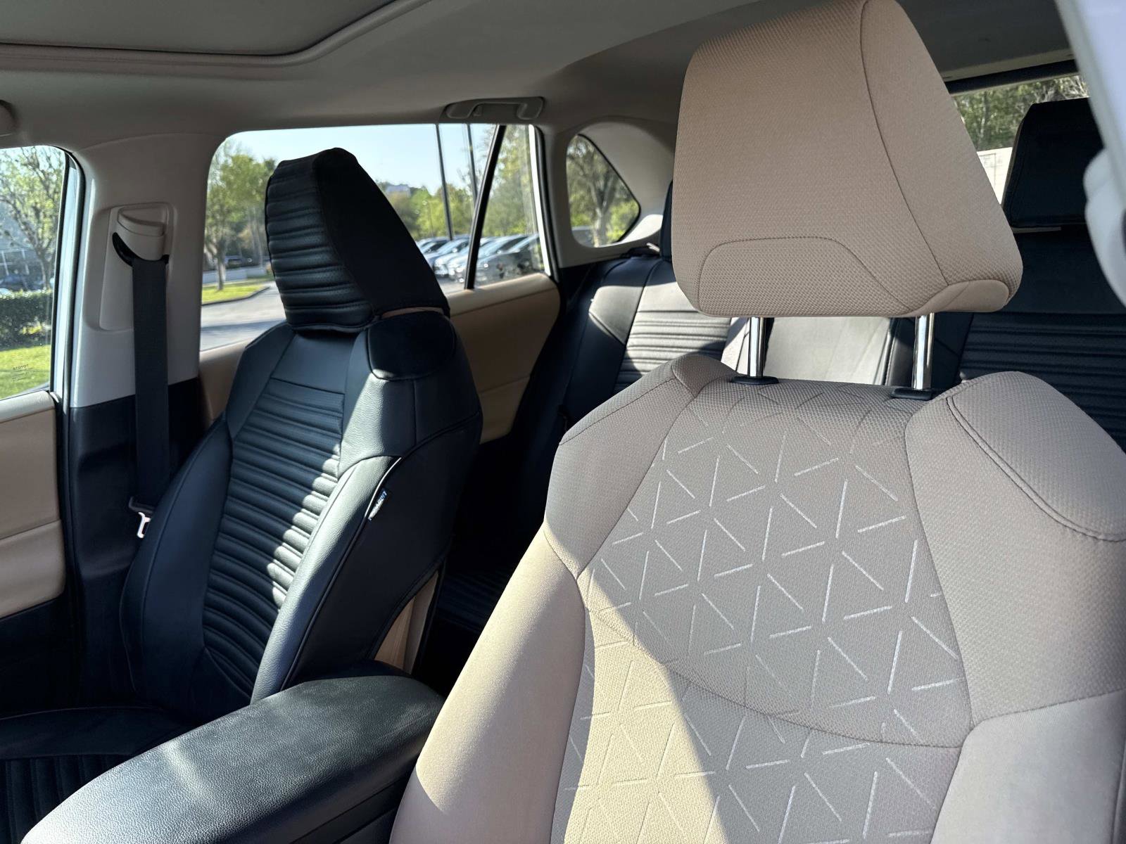 Used 2021 Toyota RAV4 XLE w/ Convenience Package image 22