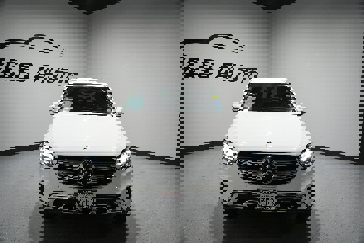 Used 2021 Mercedes-Benz GLC 300 4MATIC image 3