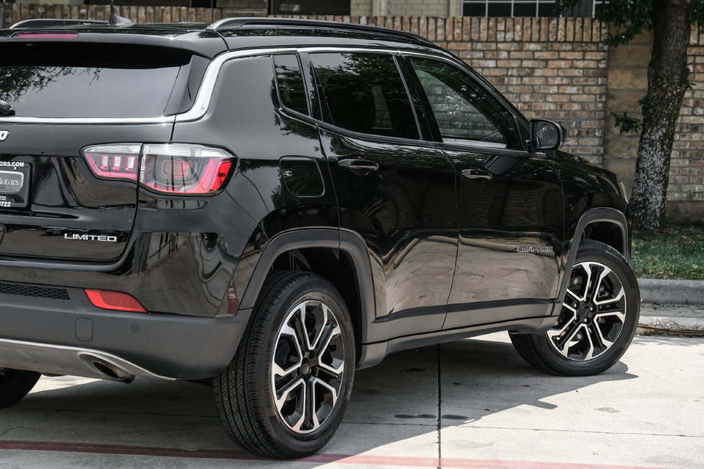 Used 2023 Jeep Compass Limited AWD/4WD image 17
