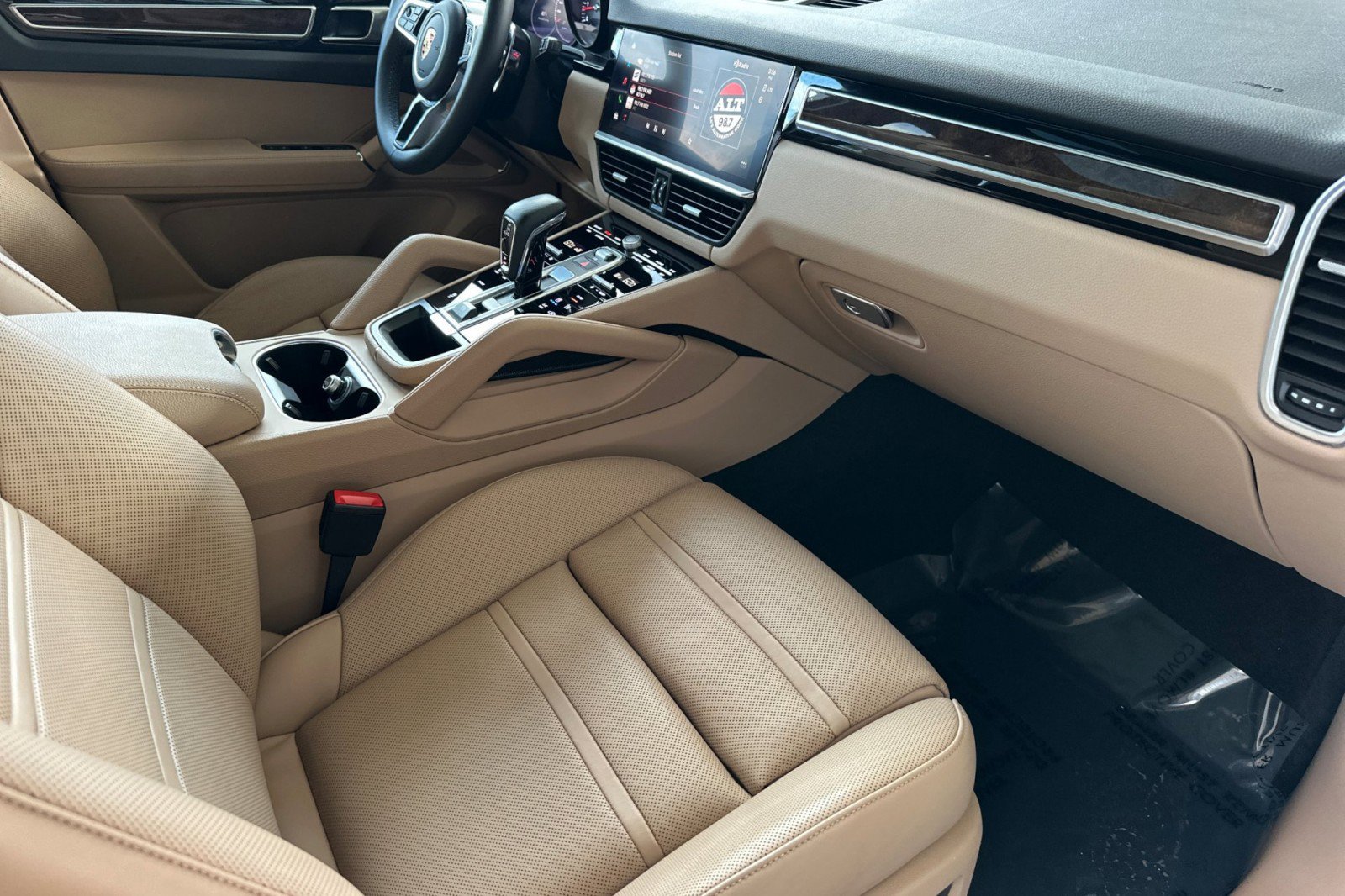 Used 2023 Porsche Cayenne Platinum Edition image 16