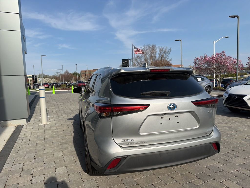 Used 2021 Toyota Highlander XLE image 11