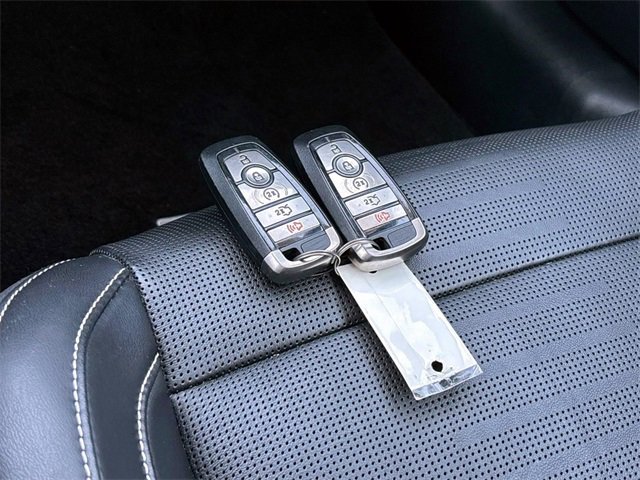 Used 2020 Ford Mustang Shelby GT500 w/ Technology Package image 28