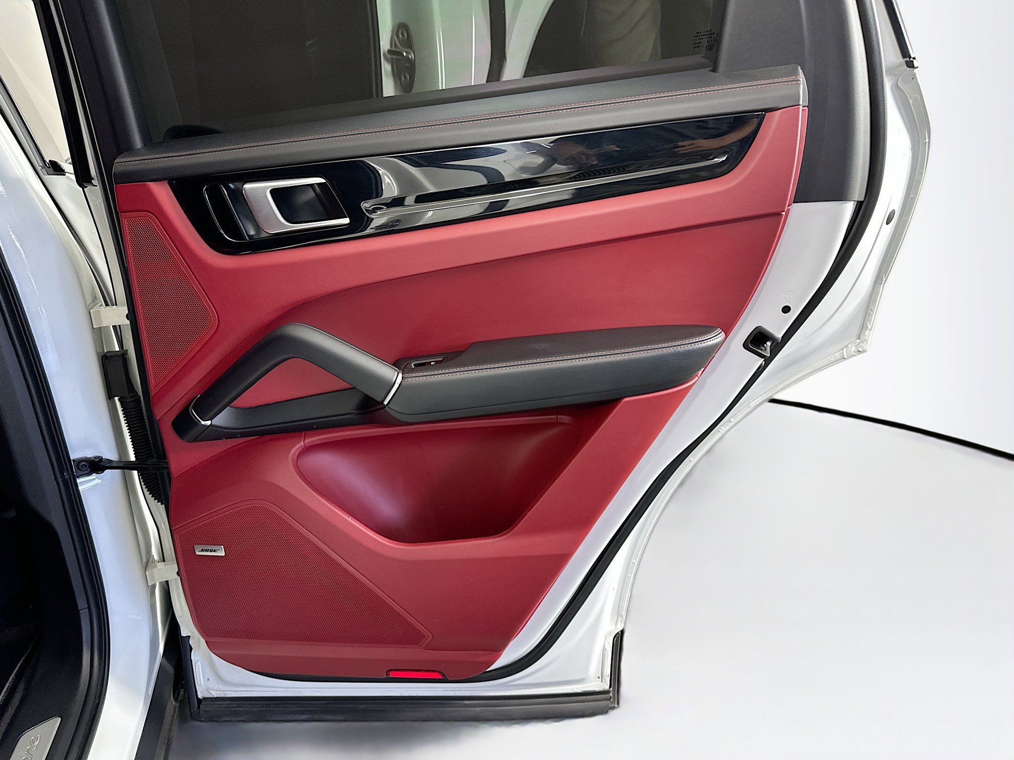 Used 2021 Porsche Cayenne AWD/4WD image 31