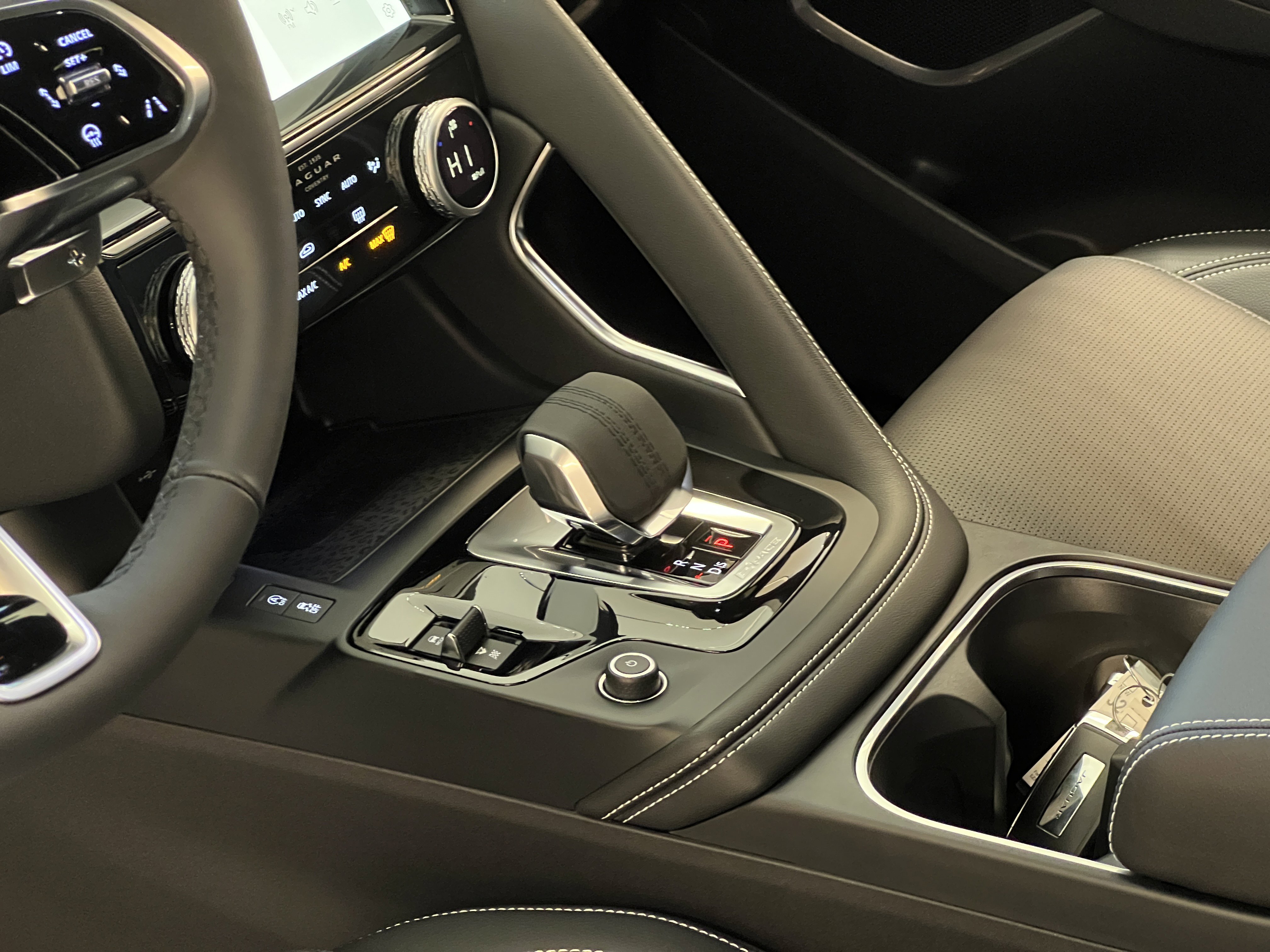 New 2024 Jaguar E-PACE R-Dynamic SE image 22