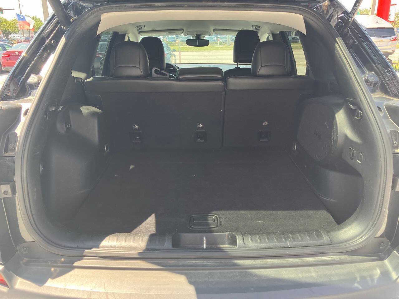 Used 2019 Jeep Cherokee Limited AWD/4WD image 6