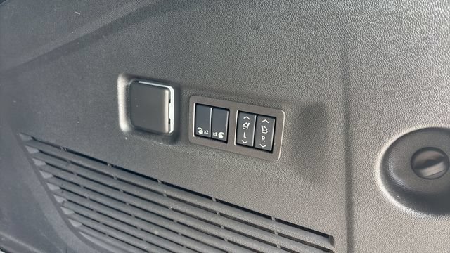 Used 2024 Chevrolet Suburban RST w/ Luxury Package AWD/4WD image 34