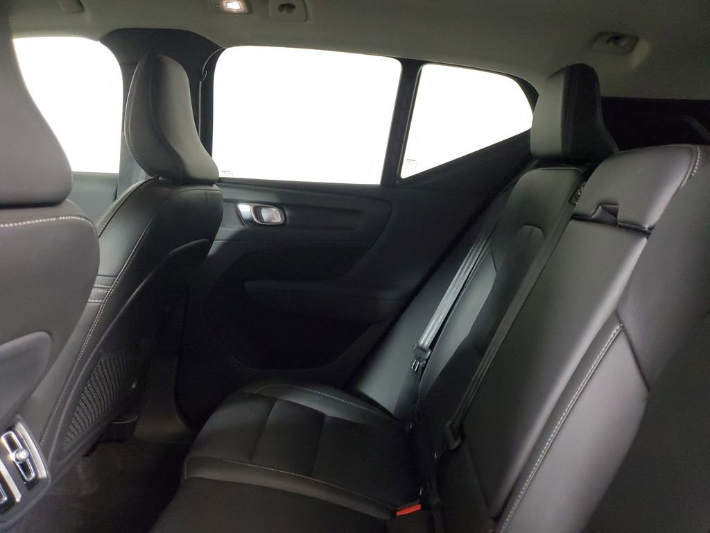 Certified 2025 Volvo XC40 B5 Core image 14