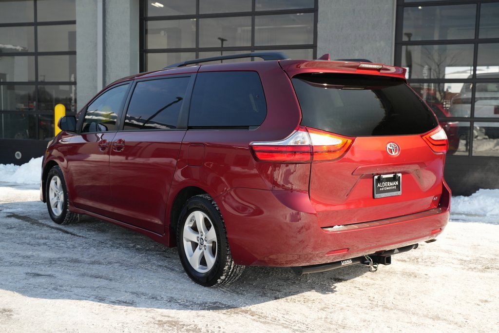 Used 2018 Toyota Sienna LE image 16
