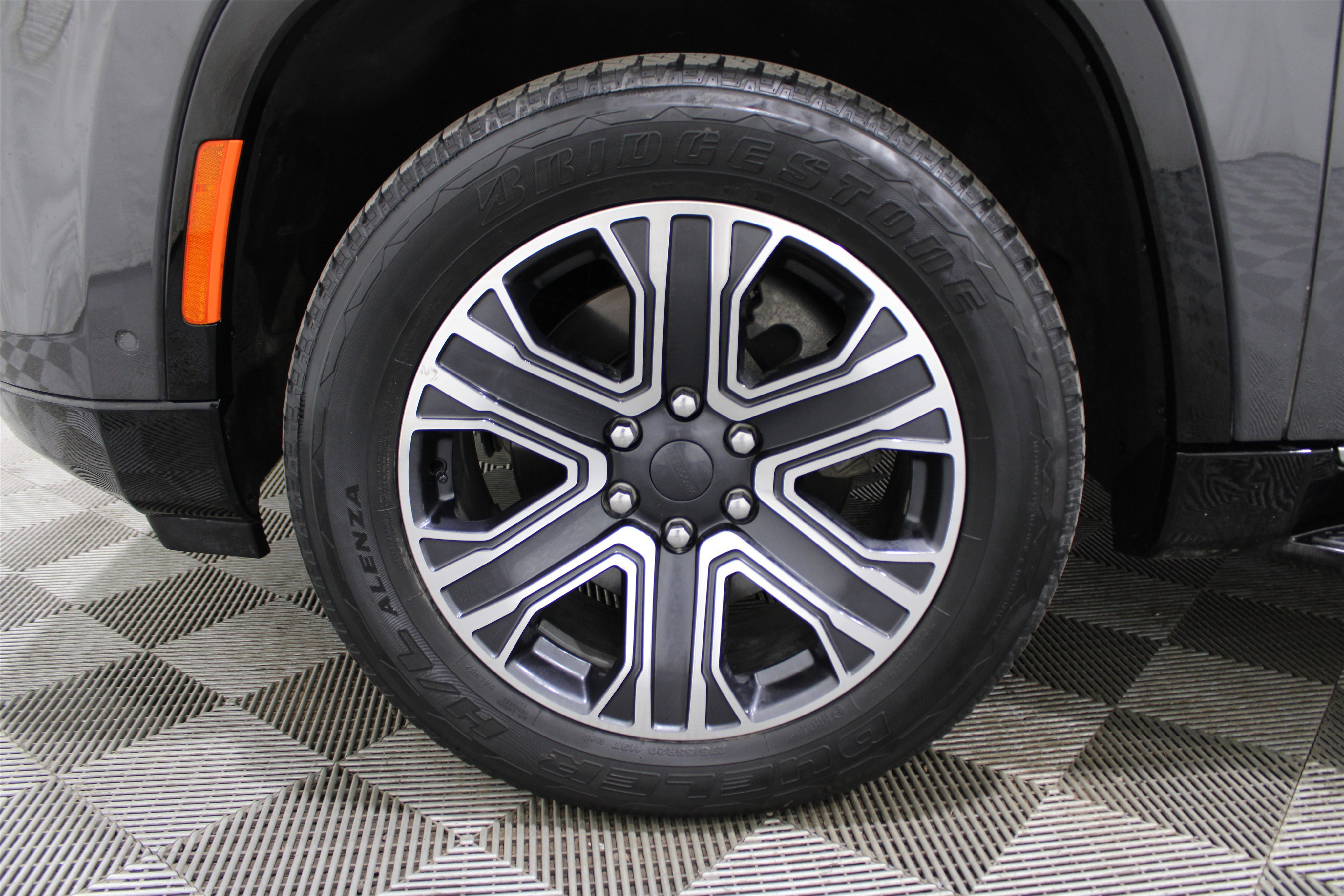 Used 2024 Jeep Wagoneer 4WD w/ Premium Group I image 43