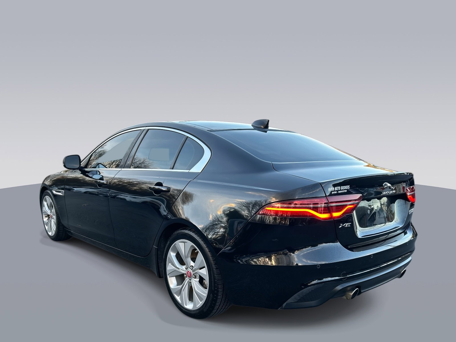 Used 2020 Jaguar XE S image 5