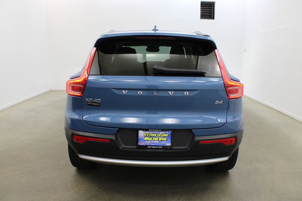 Used 2023 Volvo XC40 B4 Plus w/ Driver Assist Package image 4
