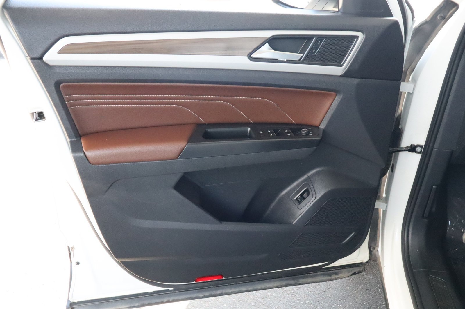 Used 2021 Volkswagen Atlas SEL AWD/4WD image 18
