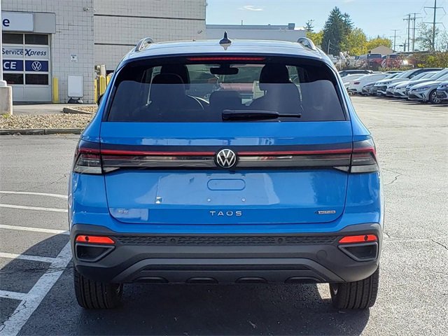 New 2025 Volkswagen Taos SE image 4