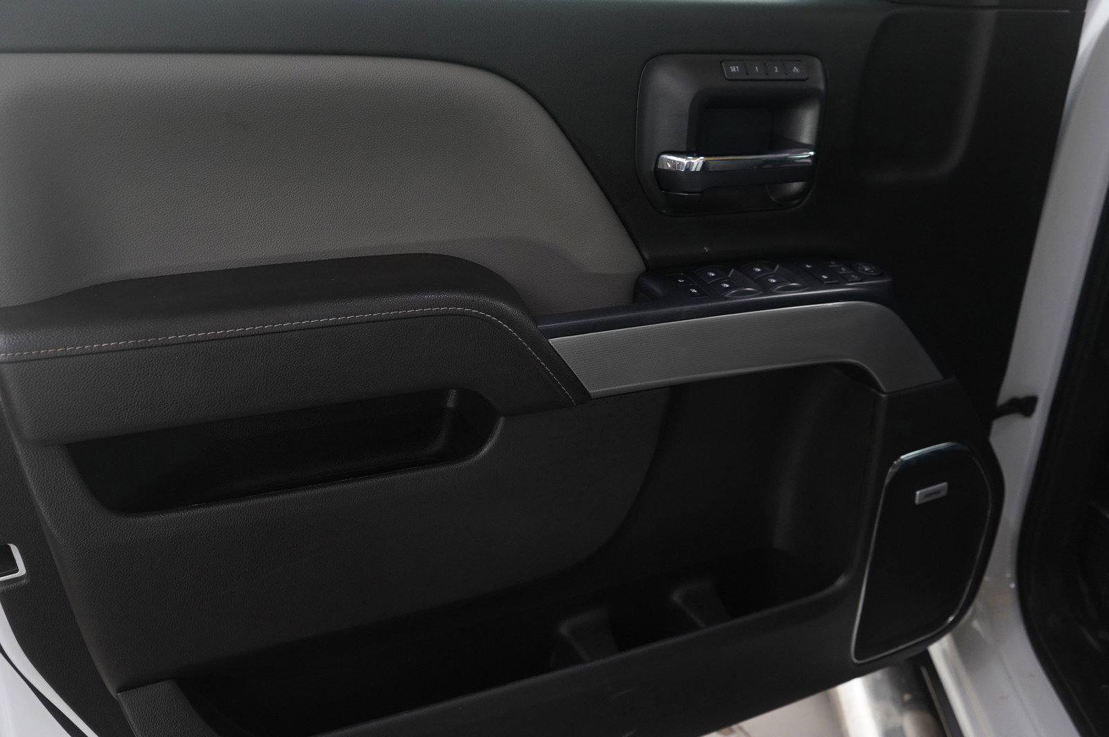 Used 2018 Chevrolet Silverado 1500 LTZ Z71 w/ LTZ Plus Package image 23