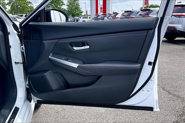 Certified 2025 Nissan Sentra SR w/ Lighting Package FWD image 27