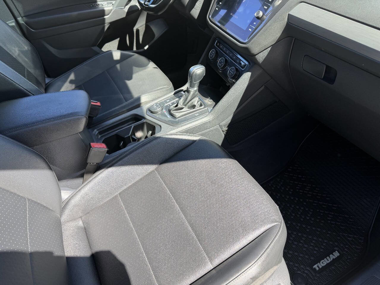 Used 2018 Volkswagen Tiguan SE w/ Panoramic Sunroof Package AWD/4WD image 28
