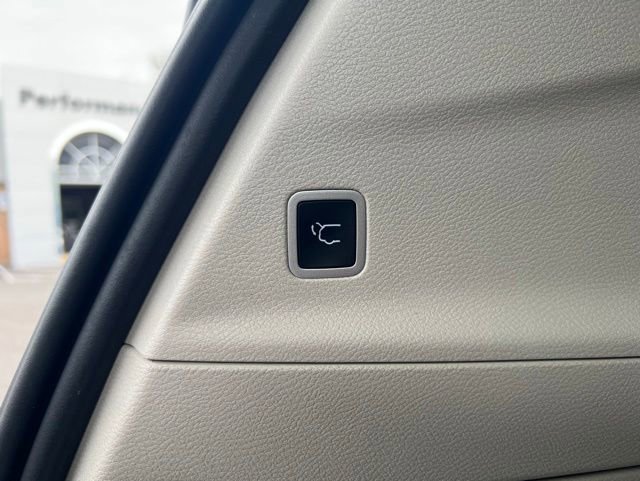 Used 2023 Chrysler Pacifica Touring-L FWD image 20