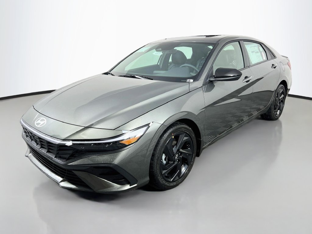 New 2026 Hyundai Elantra SEL Sport FWD image 3