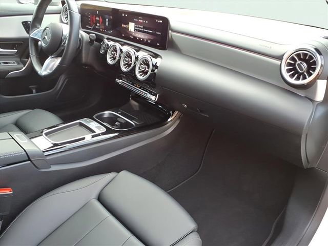 Used 2025 Mercedes-Benz CLA 250 4MATIC image 21