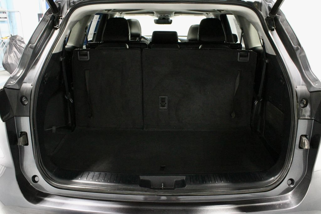 Used 2023 Toyota Highlander XLE AWD/4WD image 13