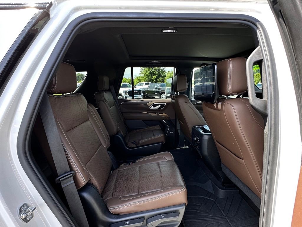 Used 2021 Chevrolet Tahoe High Country w/ Premium Package AWD/4WD image 17