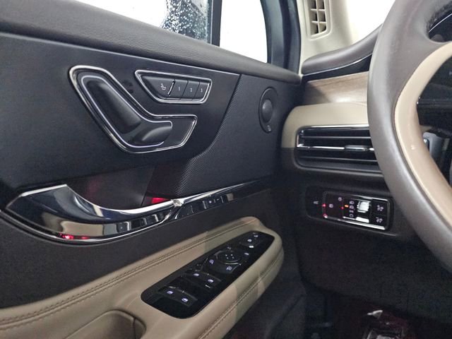 Used 2021 Lincoln Corsair Reserve w/ Equipment Group 201A image 33