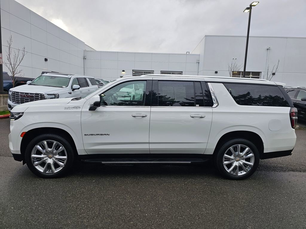 Used 2022 Chevrolet Suburban High Country image 2