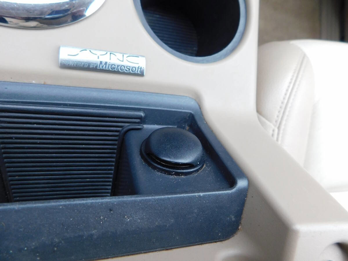 Used 2010 Ford Explorer XLT AWD/4WD image 16