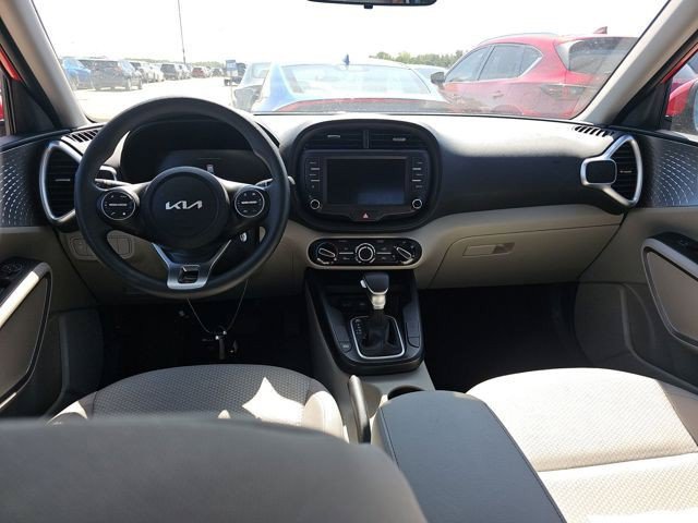 Used 2025 Kia Soul LX w/ LX Technology Package FWD image 12