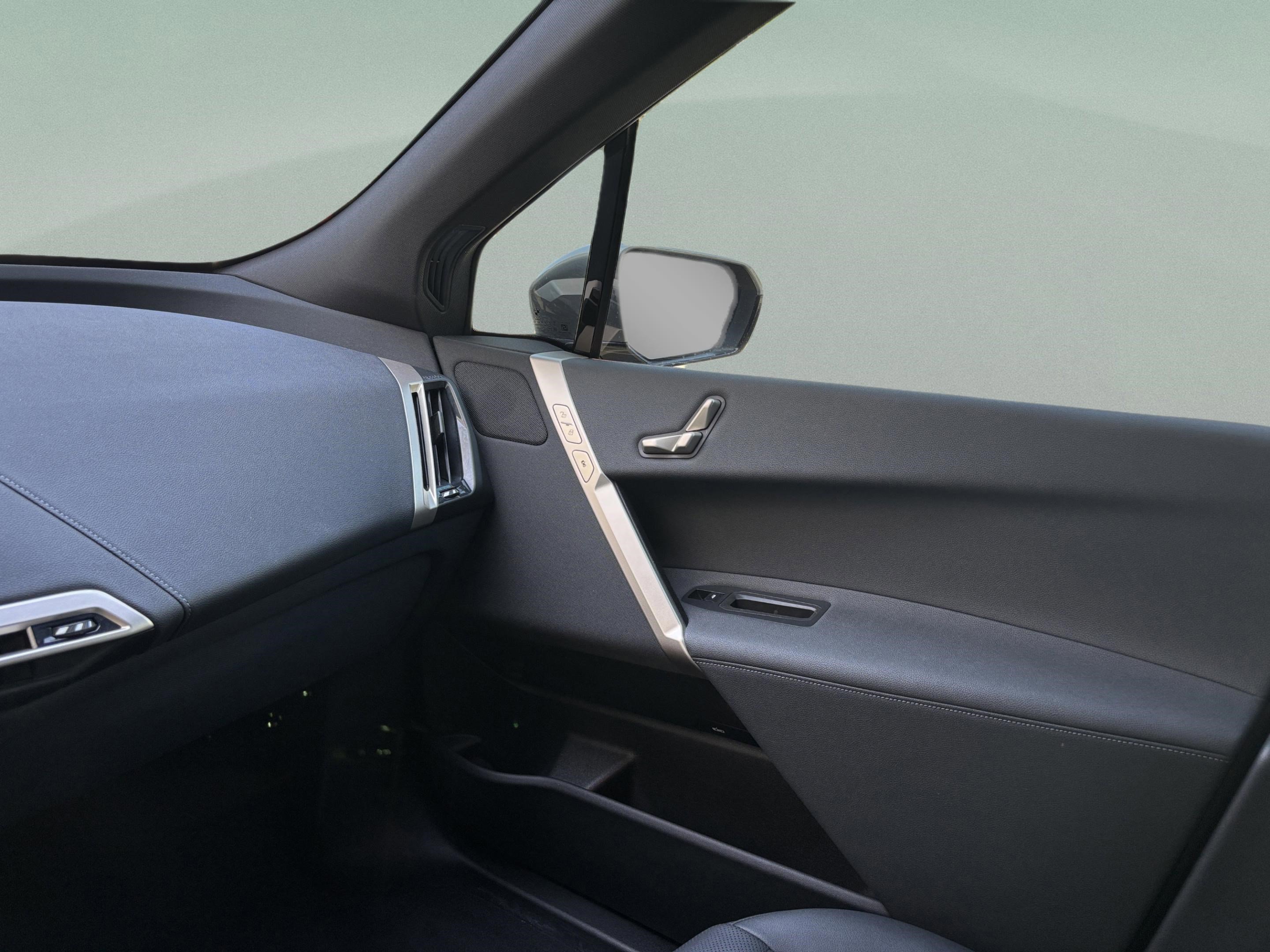 Used 2024 BMW iX xDrive50 AWD/4WD image 15