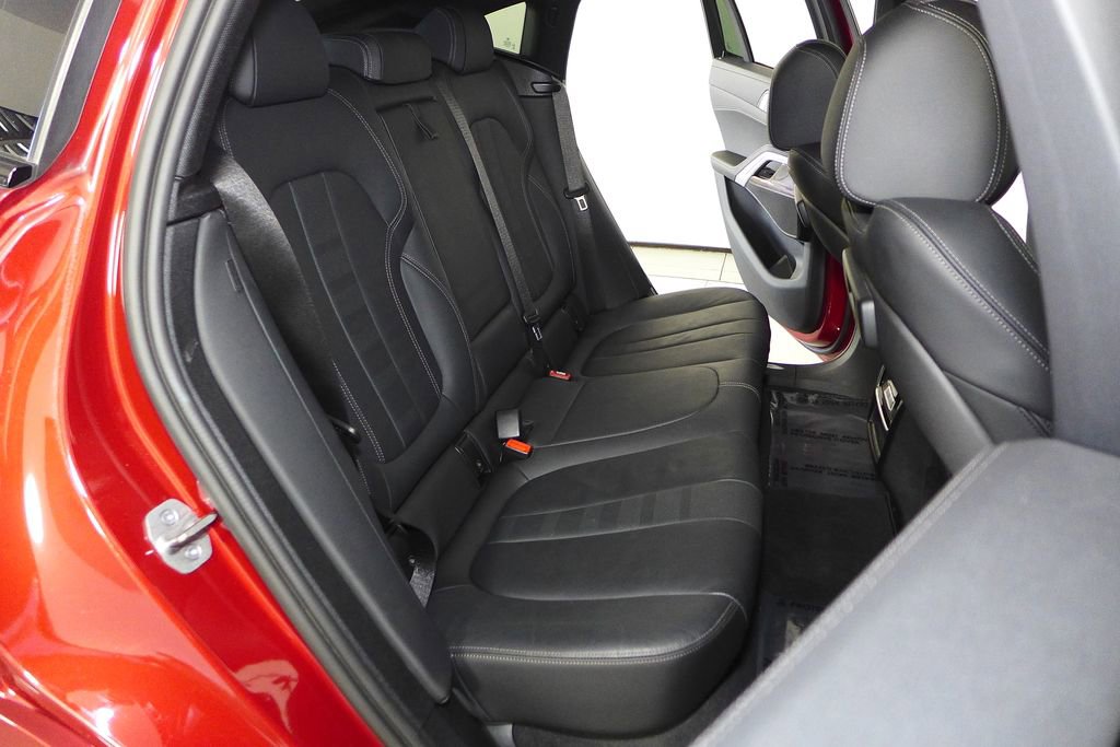 Used 2022 BMW X6 xDrive40i w/ M Sport Package image 19