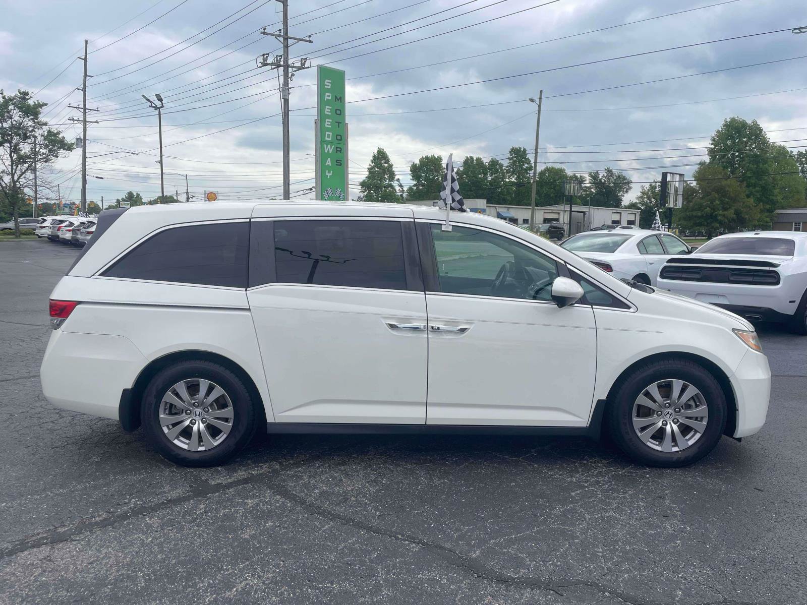 Used 2017 Honda Odyssey SE image 9