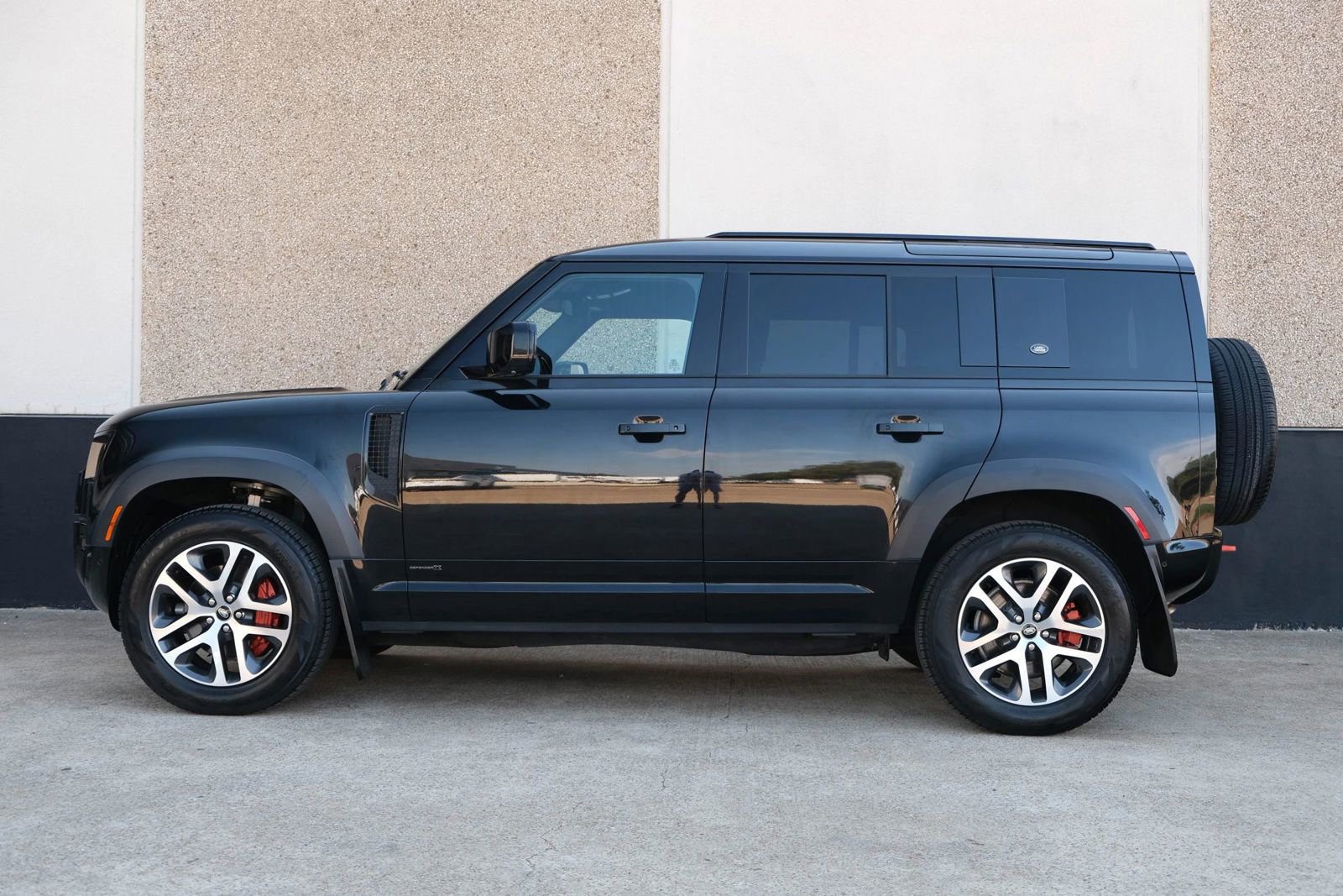 Used 2023 Land Rover Defender 110 X image 6