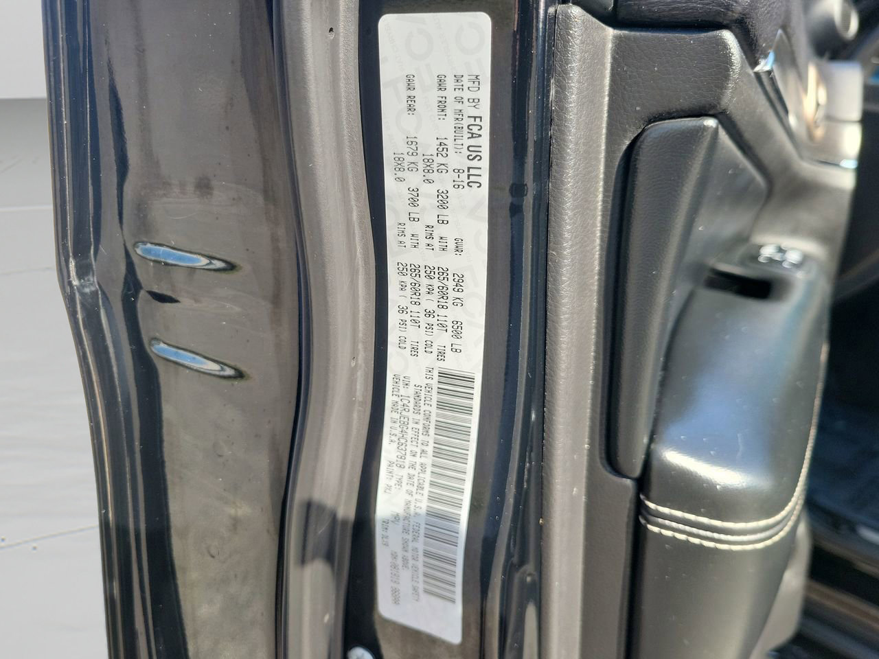 Used 2017 Jeep Grand Cherokee Limited w/ Luxury Group II image 35