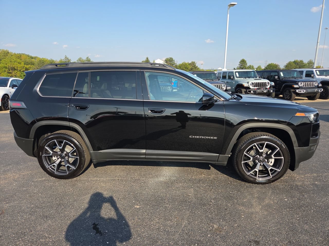 New 2026 Jeep Cherokee Overland w/ Advanced Pro Tech Group AWD/4WD image 32