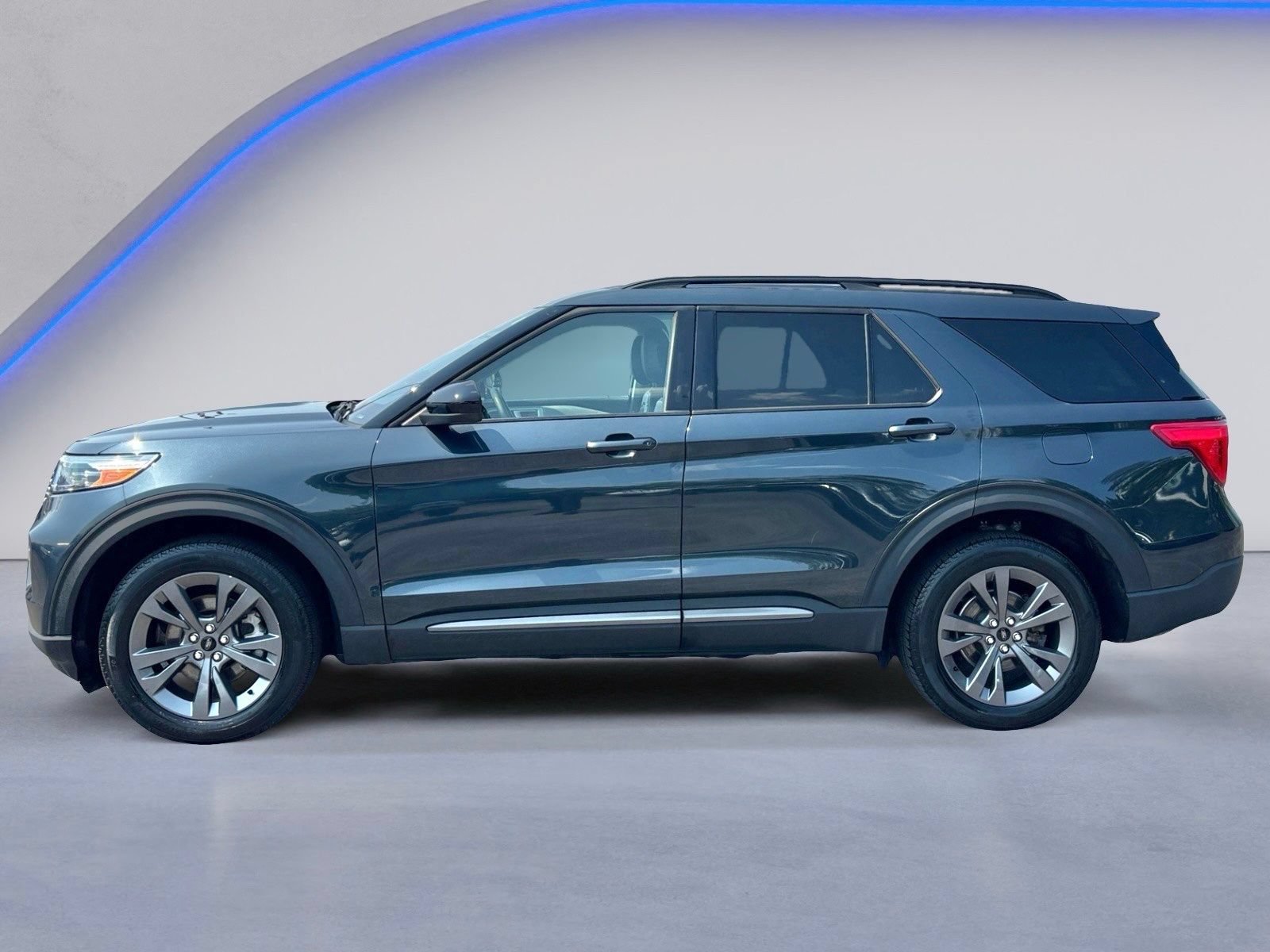 Used 2023 Ford Explorer XLT w/ Equipment Group 202A AWD/4WD image 7