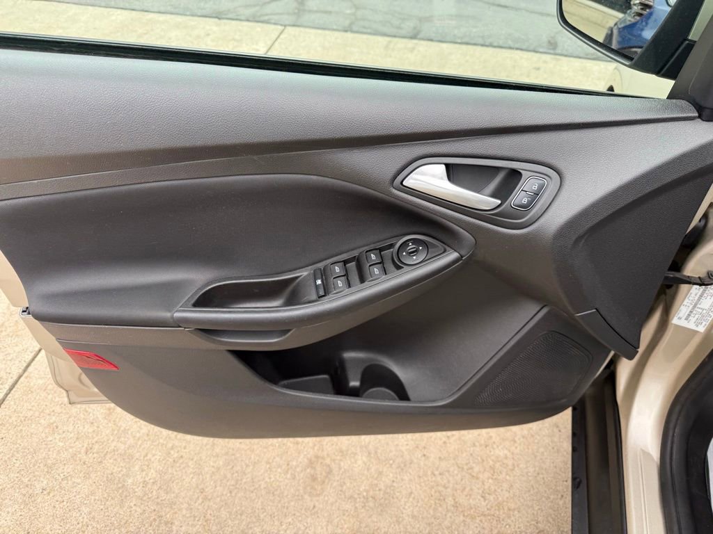 Certified 2018 Ford Focus SE image 24