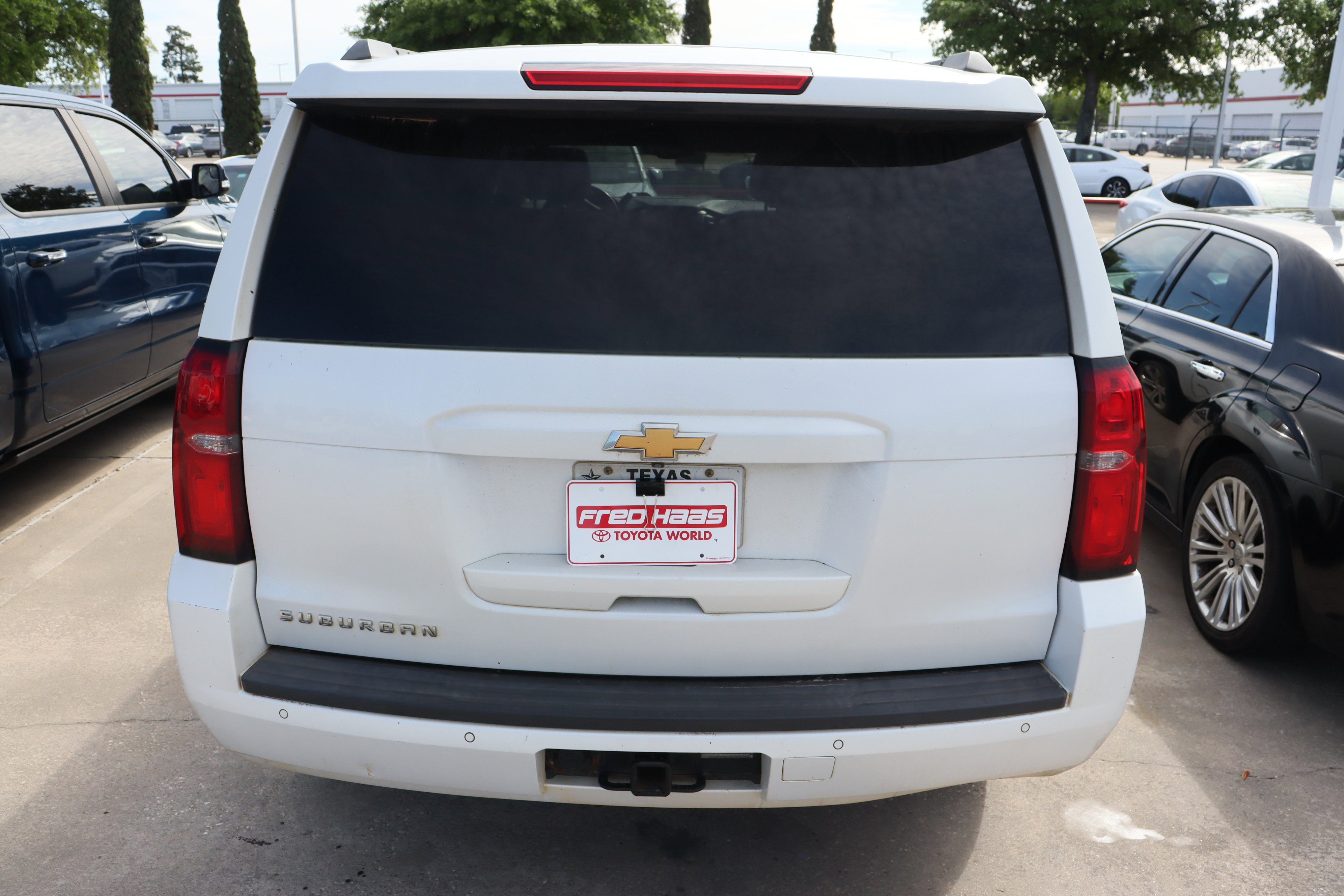Used 2016 Chevrolet Suburban LT RWD image 9