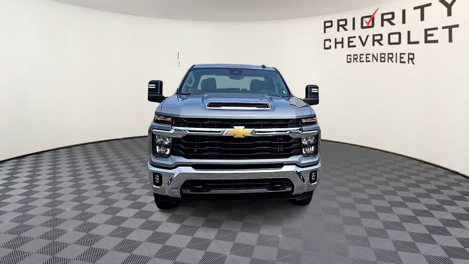 Used 2025 Chevrolet Silverado 2500 LT w/ Convenience Package AWD/4WD image 3