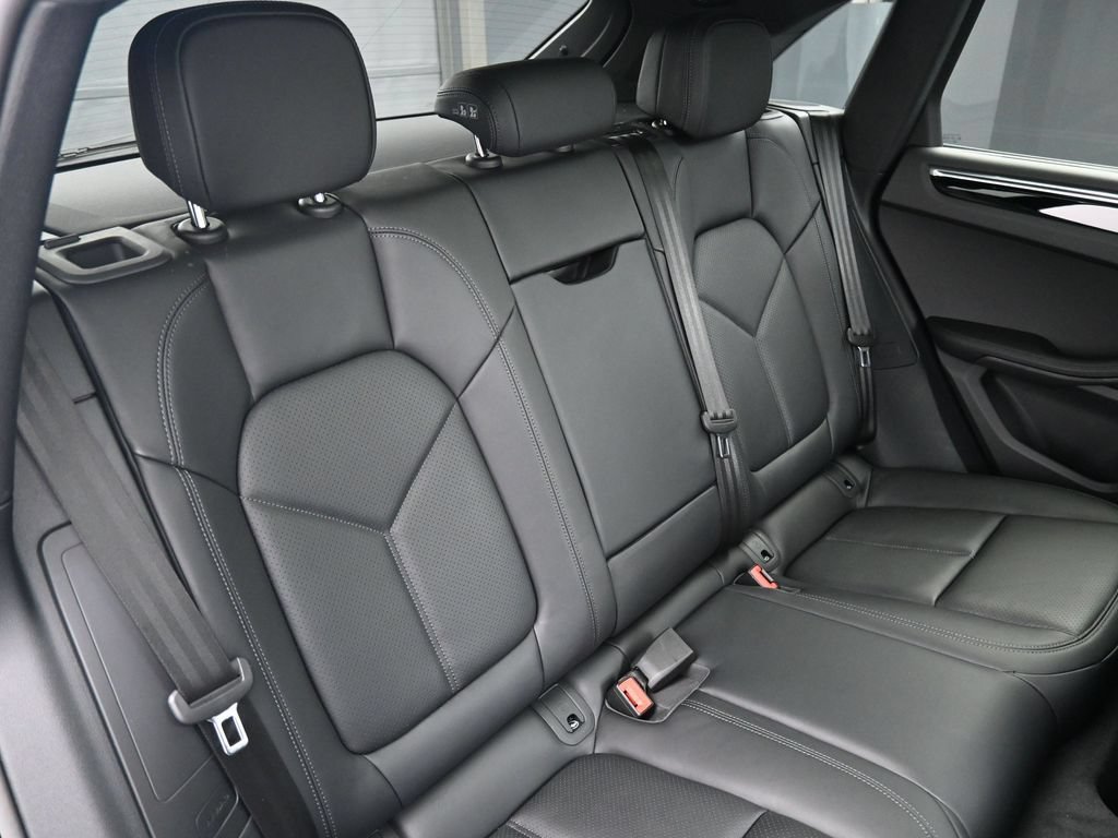 Certified 2025 Porsche Macan Turbo AWD/4WD image 30