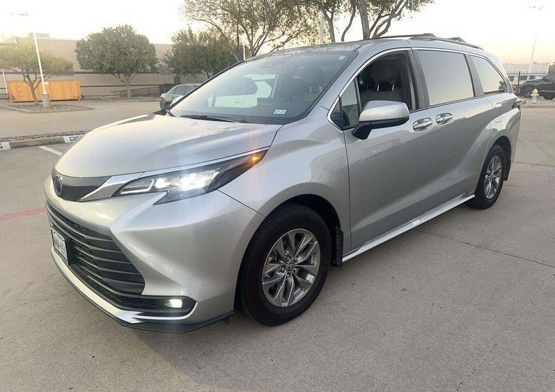 Used 2025 Toyota Sienna XLE w/ XLE Plus Package