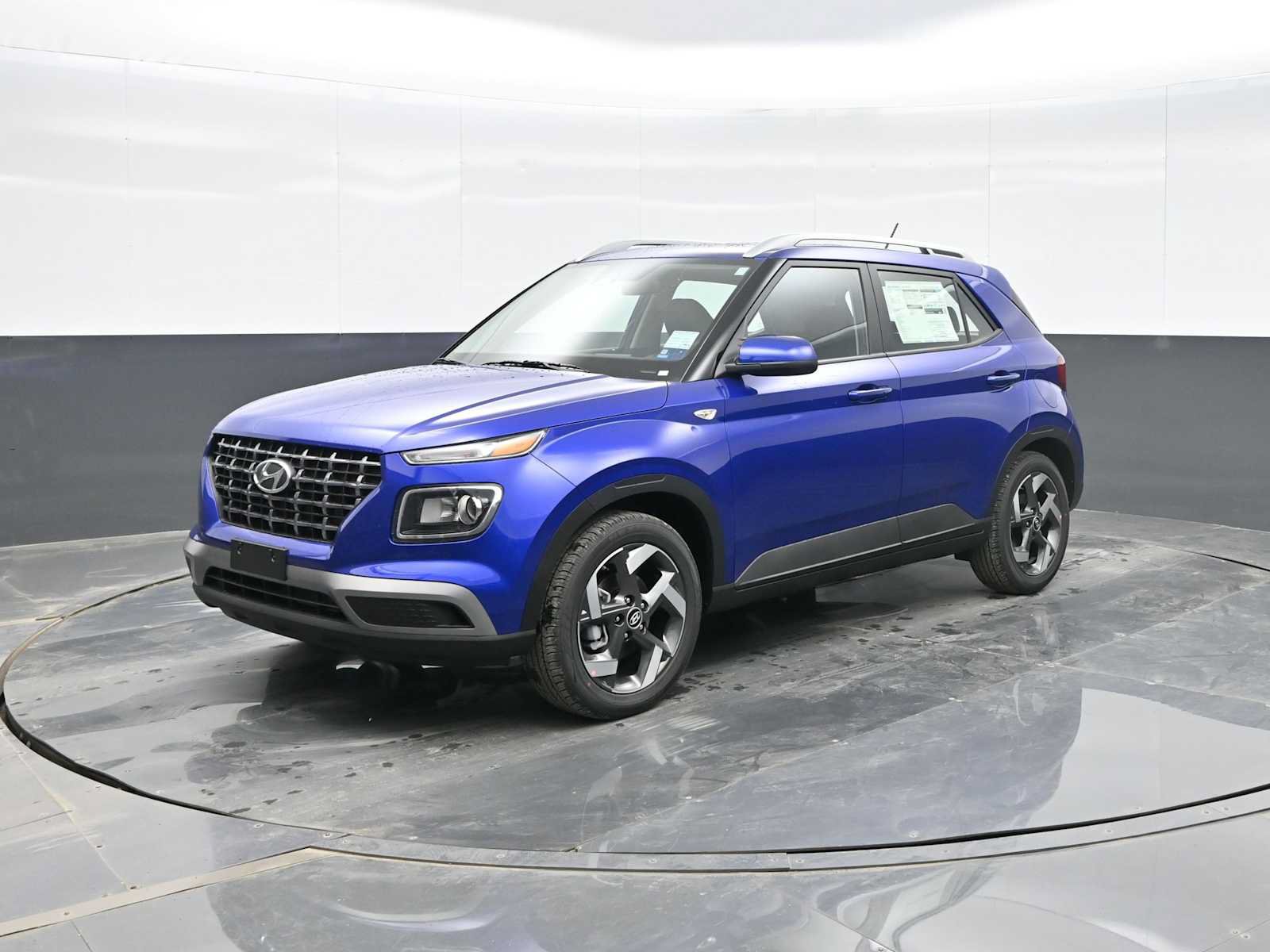 Used 2026 Hyundai Venue SEL FWD image 4