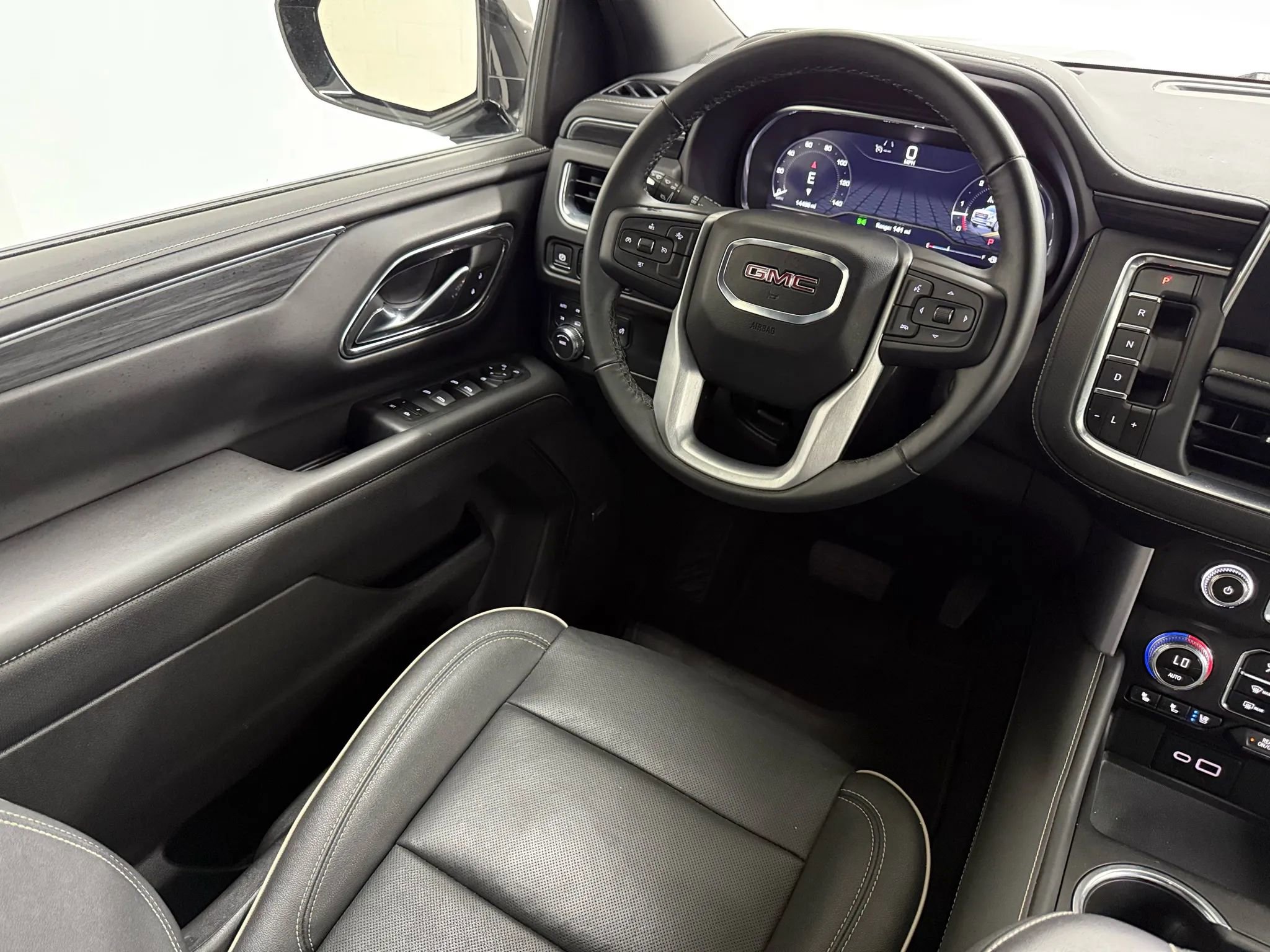 Used 2024 GMC Yukon SLT image 22