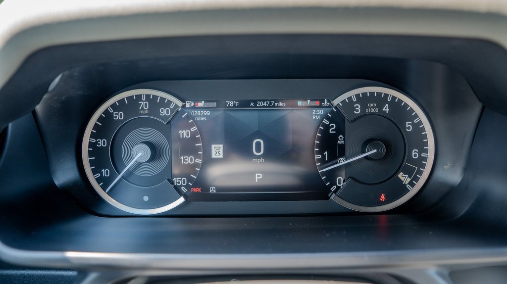 Used 2023 Land Rover Defender 110 SE image 8