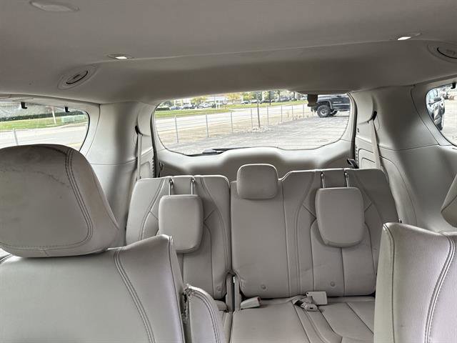 Used 2021 Chrysler Pacifica Touring-L image 27