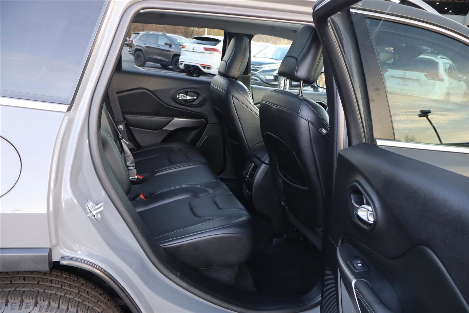 Used 2021 Jeep Cherokee Latitude Lux w/ Sun & Sound Group image 32