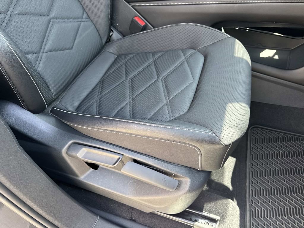 Used 2024 Volkswagen Atlas SE image 24