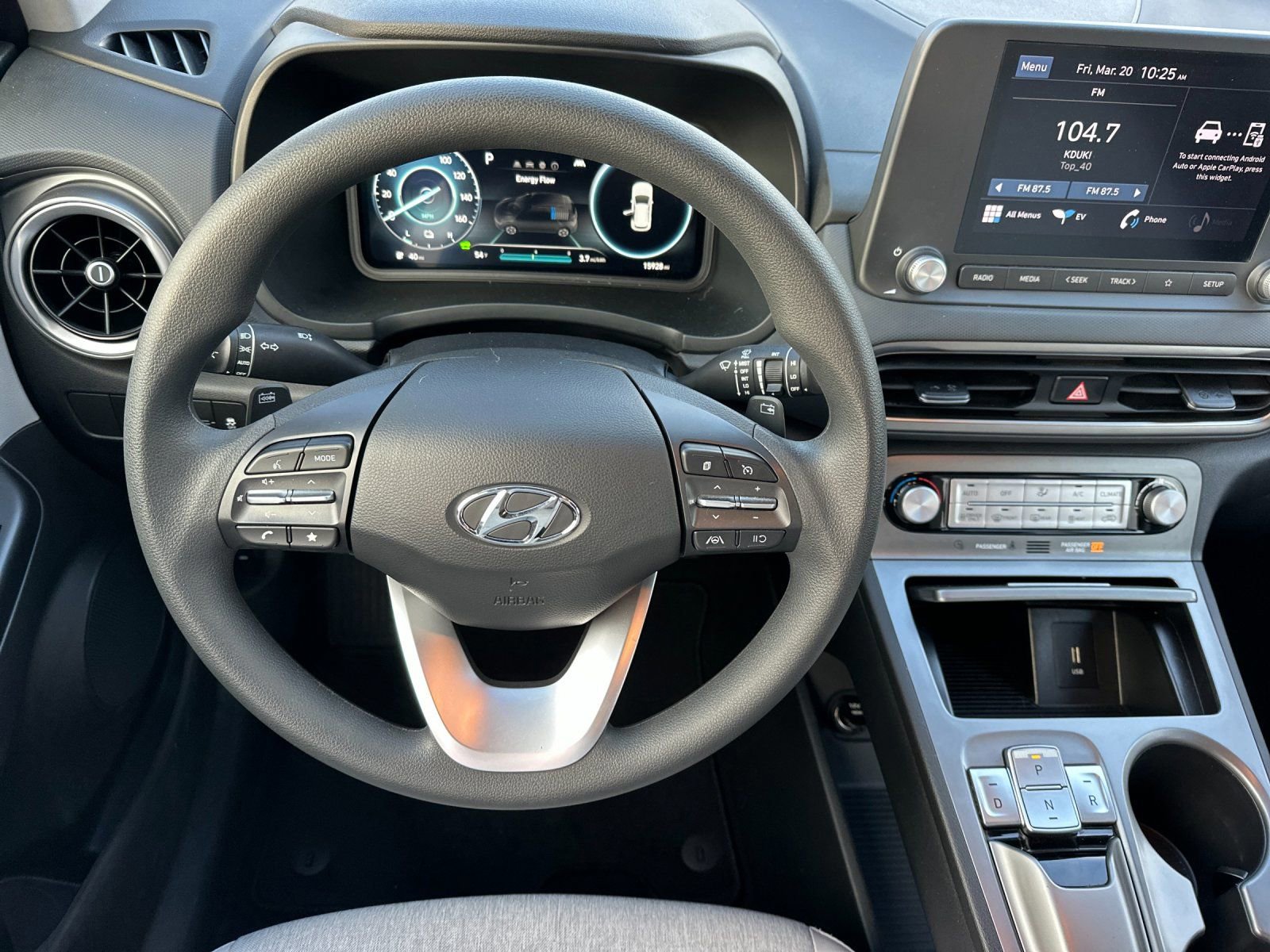 Used 2023 Hyundai Kona SE image 13