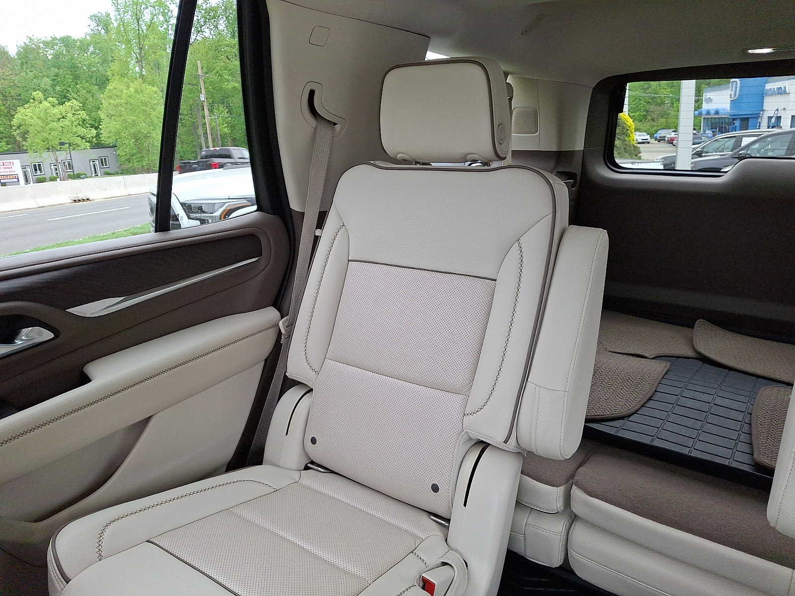 Used 2022 GMC Yukon Denali AWD/4WD image 18