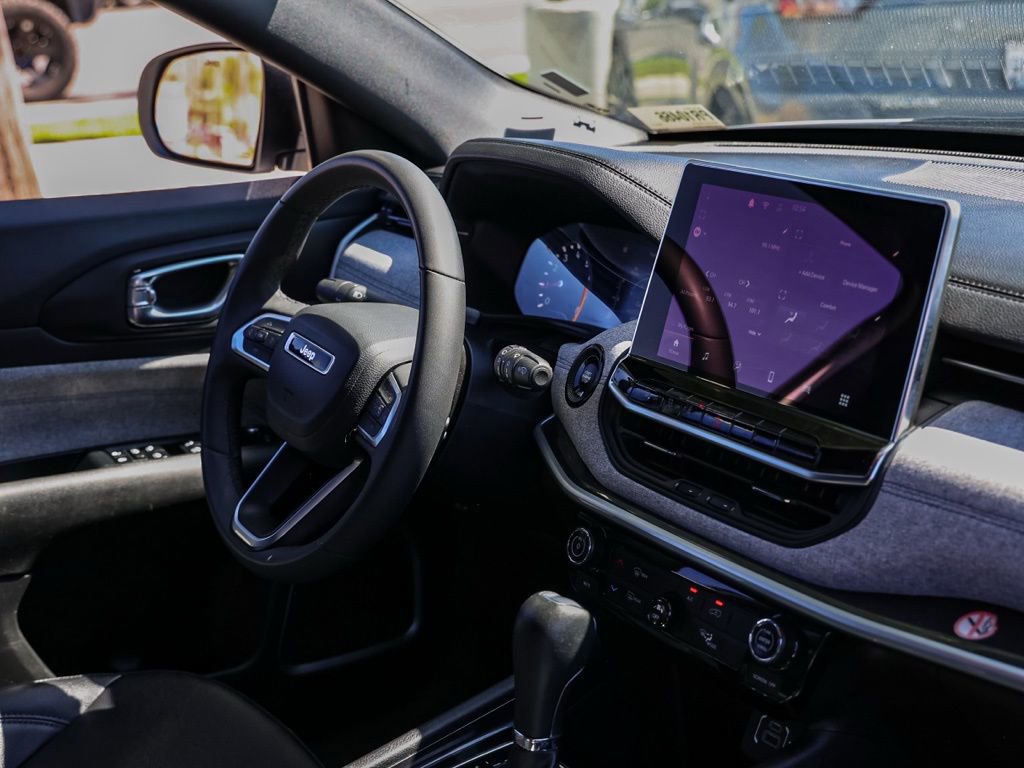 Used 2024 Jeep Compass Latitude image 20